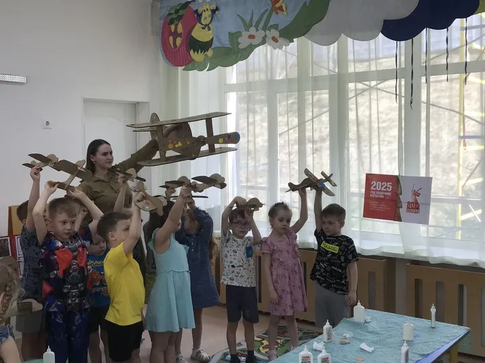 51-картонная мастерская-самолет ВОВ (1)