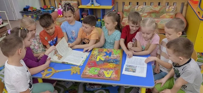 51-Лучики- Рассматривание иллюстраций